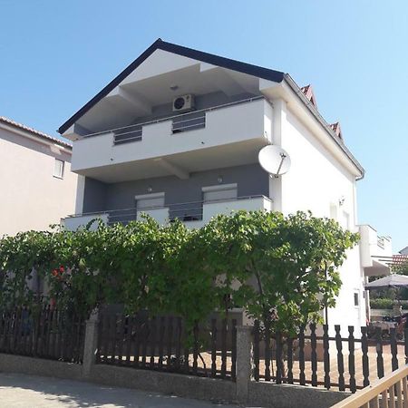 Apartmani Kuzmic Vrsi Esterno foto
