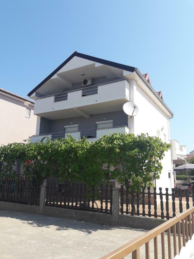 Apartmani Kuzmic Vrsi Esterno foto